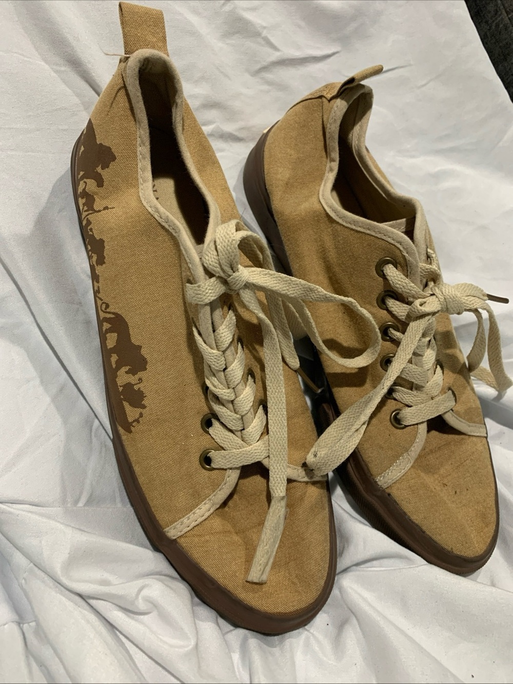 Men's Ground Up Lion King Canvas Lace-Up Sneakers in Tan and Brown